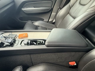 Volvo XC60 2.0 Recharge T6 AWD Inscription  | Stoelventilatie | LED | Keyless | Apple Carplay | Stuur- en stoelverwarming |  Pano / 26