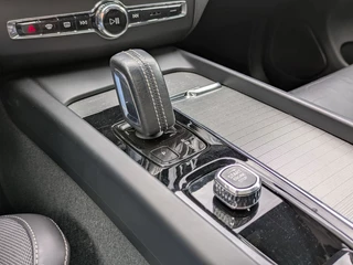 Volvo XC60 2.0 T6 Plug-in hybrid AWD R-Design|Panodak|Memory|Sportstoelen|Keyless-Entry|Facelift 12-2021| / 28