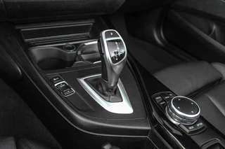 BMW 2-serie Cabrio 220i Sport | Origineel NL | Cruise control | Stoelverwarming | Xenon | Sportstoelen | HiFi audio | Navigatie Professional | Sportstuur | Chrome Line | Keyless entry / 28