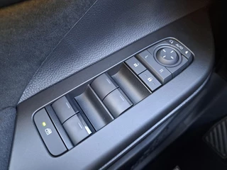 Toyota C-HR 2.0 Plug-in Hybrid 220 GR SPORT NIEUW DIRECT LEVERBAAR STOEL/STUURWIELVERWARMING PDC DRAADLOOSLADEN / 14
