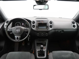 Volkswagen Tiguan 1.4 TSi R-Line Edition 125 Pk | Panoramadak | Trekhaak | Camera | Cruise Control | Climatronic | Navigatie | 18 Inch / 33
