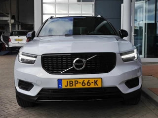 Volvo XC40 1.5 T3 Momentum Business | Zwart dak | Navigatie | Adaptieve Cruise control | Camera | Elektrische achterklep | Elektrisch verstelbare stoelen met geheugen / 4