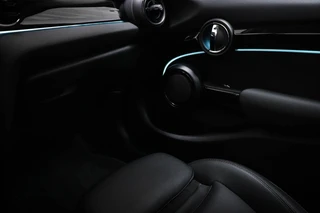 MINI 5-Deurs 1.5 Cooper Business Edition | CLIMA | STOELVERWARMING | DAB | APPLE | MOONWALK GREY / 36