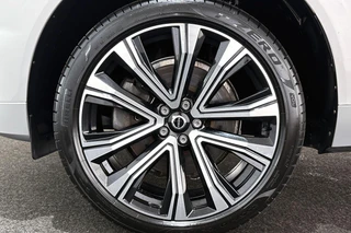 Volvo XC60 2.0 T6 Plug-in hybrid AWD R-Design Pano Trekhaak Harman Kardon Stoelverwarming 21" / 27