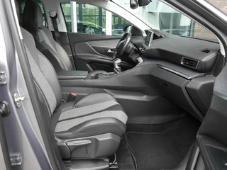 Peugeot 3008 1.2 PureTech Première | Elektrisch bedienbare achterklep | 19 inch velgen | Keyless entry en start | Dealer onderhouden | Navigatie | Zwart Dak | Climate control / 17