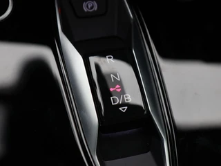 Audi Q4 e-tron 40 Launch edition S Competition 77 kWh 204 Pk | Stoelverwarming | Panorama dak | Adaptive Cruise | Matrix LED | Camera | CarPlay | 21 inch | 93.167 Km !! / 39