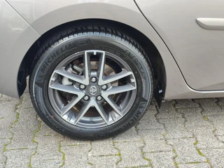 Toyota Auris 1.6 TREND TREKHAAK 1300KG TREKGEW 1E-EIG NL-AUTO DEALER ONDERHOUDEN STOELVERW 16'' LM-VELGEN CAMERA BLUETOOTH / 28