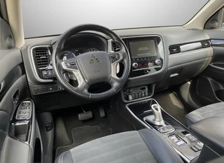 Mitsubishi Outlander 2.4 PHEV Intense+ 4WD 225 pk AUT. | 1e eigenaar | navigatie | trekhaak | elektr. v. stoel | carplay | alcantara / 16