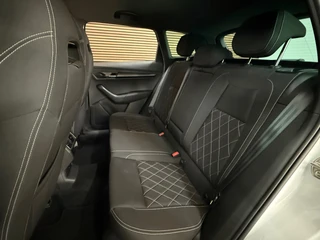 Skoda Karoq 1.5 TSI DSG 4x4 Sportline Business | 1800KG Trekgewicht | Carplay | Sportstoelen | Camera / 41