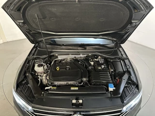 Volkswagen Passat Variant 1.5 TSI 150pk DSG Comfort Business Navigatie Parkeersensoren App-Connect / 17