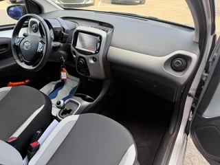 Toyota Aygo 1.0 VVT-i x-play NL-AUTO EL-RAMEN CAMERA NAVI BLUETOOTH AIRCO AUTOMAAT / 7