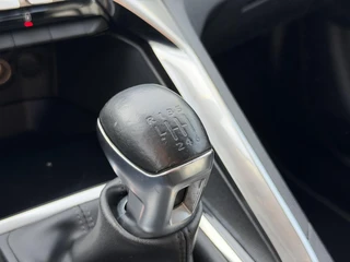 Peugeot 3008 Première 1.2 PureTech 130PK Navigatie, Achteruitrijcamera, Keyless, Elektrische Kofferklep, Trekhaak, Apple Carplay, Android Auto / 31