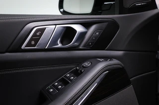 BMW X5 xDrive50e M-Sport | PANORAMADAK | HEAD UP | HOUTAFWERKING | ACHTERBANKVERWARMING | TREKHAAK | 360 CAMERA | 21" / 39