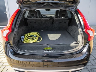 Volvo V60 2.4 D6 AWD Plug-In Hybrid Summum | Leder | Schuifdak | Keyless | Camera | Xenon | Stoelverwarmng / 27