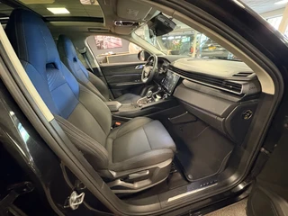 Lynk & Co 01 1.5 / pano / navi / camera / Infinity / memory / elec klep / Apple Android carplay / 40