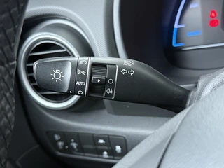 Hyundai Kona EV Comfort 64 kWh - SOH 94,5%  - Airco - Keyless Entry - Apple CarPlay/Android Auto - Achteruitrijcamera - Virena Zekerheidspakket €895,- / 25