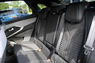 Peugeot e-3008 GT Avantage 210 73 kWh Panoramadak / 2+6 Jaar Garantie / 34