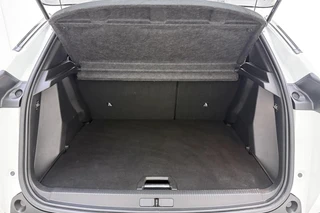 Peugeot 2008 1.2 PureTech Active Pack | Climate Control | Full map navigatie | Apple Carplay/Android Auto | Cruise Control / 8