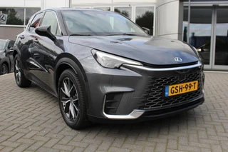 Lexus LBX 1.5 Emotion 2WD / 10