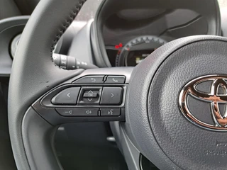 Toyota Aygo X PLAY APPLE & ANDROID ACHTERUITRIJCAMERA AD-CRUISE LED-DAGRIJ NL-AUTO / 17