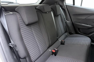 Peugeot 2008 1.2 PureTech Active Pack | Climate Control | Full map navigatie | Apple Carplay/Android Auto | Cruise Control / 16