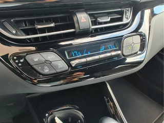 Toyota C-HR 1.8 HYBRID DYNAMIC  Dodehoekdetectie | Stoelverwarming | Adaptive Cruise / 17