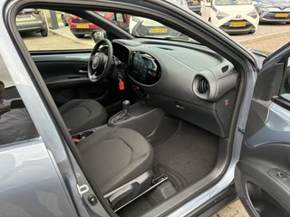 Toyota Aygo X HYBRID 115 PLAY NIEUW & DIRECT LEVERBAAR!!! APPLE/ANDROID CLIMA AD-CRUISE CAMERA 17" LM-VELGEN / 14