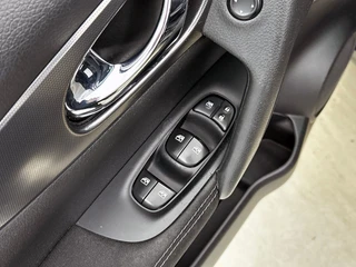 Nissan QASHQAI 1.2 N-Connecta Cruise control | Navigatie | 360° camera | Panoramadak | Parkeersensoren / 31