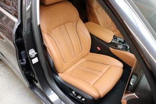 BMW 5 Serie Touring 520i High Executive Luxury Line Automaat  / Live Cockpit Professional / Laser Light / Cruise Control / Achteruitrijcamera / Stoelverwarming / Climate Control / Comfort Stoelen / Parking Assistant / 18 Inch / 19