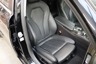 BMW 5 Serie Touring 540i xDrive High Executive Automaat  / Harman Kardon / Adaptief Onderstel / Driving Assistant / Achteruitrijcamera / Navigatie Professional / Cruise Control / Sportstoelen / Parking Assistant / Zonnescherm / Climate Control / 18 Inch / Stoelverwarming voor+achter / 16
