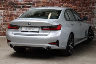 BMW 3 Serie Sedan 320i Executive Sport Line Automaat  / Live Cockpit Professional / M Sportstuurwiel / Shadow Line / 19 Inch / Climate Control / Sportstoelen / Bluetooth / Neerklapbare Achterbank / LED / Parkeersensoren voor+achter / 5