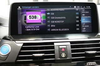 BMW iX3 High Executive 80 kWh Automaat  / Driving Assistant Professional / SOH 97% / Live Cockpit Professional / Trekhaak / Panoramadak / Adaptief Onderstel / Leder / Harman Kardon / Shadow Line / Head-Up Display / Adaptieve LED-koplampen / DAB / 20 Inch / 41