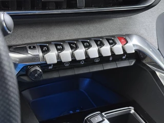 Peugeot 3008 GT SOH: 99% | PHEV | APPLE CARPLAY | ELEKTRISCHE ACHTERKLEP | CAMERA VOOR + ACHTER | ADAPTIVE CRUISE CONTROL | FOCAL AUDIO | DODEHOEK DETECTIE| RIJKLAARPRIJS INCL. 12 MND BOVAG GARANTIE / 44