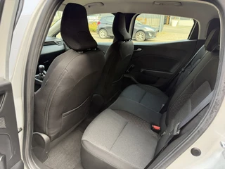 Renault Clio 1.0 TCe / Navigatie / Apple CarPlay - Android / 1e Eigenaar / ALL-Season banden / Cruise Control / PDC met optische w / 11