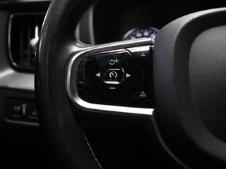 Volvo XC60 2.0 Recharge T8 AWD R-Design Panoramisch schuif/kantel dak, 360 Camera, Stoelverwarming, Harman/Kardon audio installatie, Navigatie / 25