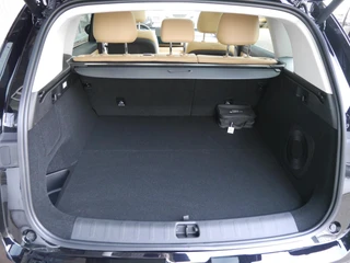 Leapmotor C10 Design REEV 28.4 kWh | Nieuwe auto | Gecombineerde actieradius WLTP 974km | 1500 kg Trekgewicht | Diverse kleuren leverbaar | Full options | Stuurverwarming | Stoelverwarming en koeling | Elektrisch verstelbare voorstoelen | Navigatie | Keyless entry & start | 20 inch lichtmetalen velgen | Led verlichting / 8