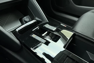Citroen C4 1.2 Hybrid 145pk Collection Verwarmde Voorruit l Stoelverwarming l Full-LED l TomTom Navigatie l Wireless Apple Carplay & Android Auto l Camera l Parkeersensoren l Lichtmetalen Velgen l Climate Control l Adaptive Cruise Control / 30