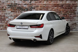 BMW 3 Serie Sedan 318i Executive Sport Line Automaat  / Live Cockpit Professional / Stoelverwarming / Parkeersensoren voor+achter / LED / 18 Inch / DAB / Climate Control / Shadow Line / Extra Getint Glas / Apple CarPlay / Cruise Control / Lichtpakket / 5