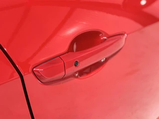 Honda Civic 1.0 i-VTEC Executive|PANO|KEYLESS|LANE ASSIST / 18