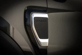Lynk & Co 01 1.5 Plug-in Hybrid 262 Pk Zwarte hemel | Panoramadak | 75 km Elektrisch | 360 Camera | NL Auto | 20 inch. LMV | 1e Eigenaar / 23