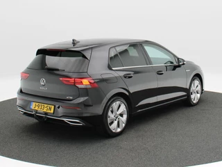 Volkswagen Golf 1.5 eTSi 150 Pk Automaat Style | Adaptive Cruise | Climatronic | Camera | CarPlay | Navigatie | 17 Inch / 2