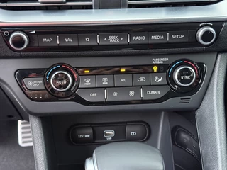 Kia Niro 1.6 GDi Hybrid DynamicPlusLine  - Stoel / Stuurwielverwarming - Climate Control - ACC - Trekhaak - Achteruitrijcamera - Fabrieksgarantie tot 02-2028 / 31