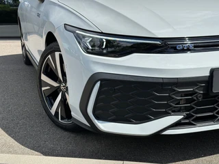 Volkswagen Golf 1.5 eHybrid GTE 272pk Head up | Black Style | IQ light | 360 Camera | Rijklaar incl. garantie / 7