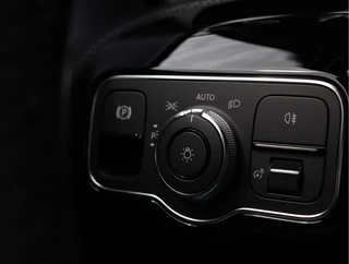 Mercedes-Benz A-Klasse 220 Launch Edition  | Widescreen | Camera | Org. NL / 26