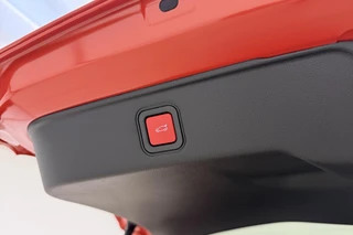 Fiat 600 1.2 Turbo 145pk Hybrid Automaat Sport | DEMO | Tot 8 jaar garantie | Navigatie | Achteruitrijcamera | Elektrische achterklep | LED Matrix koplampen | Sportief interieur | 18" Lichtmetalen velgen | Zwart dak / 15