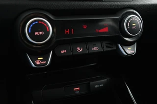Kia Stonic 1.0 T-GDi MHEV DynamicPlusLine  - Apple Carplay/Android Auto - Cruise Control - Climate Control - Navigatie - Stuur/Stoel Verwarming - Fabrieksgarantie tot 01-2032 / 25