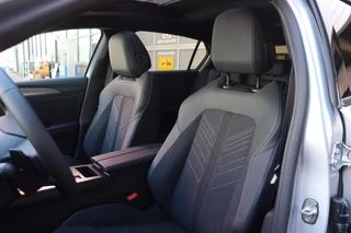 Opel Astra Electric 58 kWh Ultimate / Pano / Suede / 11