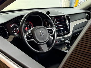 Volvo XC60 2.0 T5 Inscription | 250PK | Automaat | Leder | Camera | Trekhaak | Pano | Navi | 12,3” Digitaal Display / 2