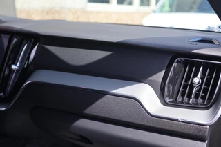 Volvo XC60 T6 Recharge AWD Plus Bright | Stoelverwarming | Trekhaak  | Parkeercamera | Panoramadak | Long Range |   Memory Stoelen | Keyless / 42