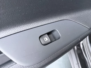 Kia Stonic 1.0 T-GDi MHEV DynamicPlusLine  - Camera - Stoel/stuurverarming - AppleCarplay - Android Auto - Fabrieksgarantie tot 04-2032 of 150.000km / 35
